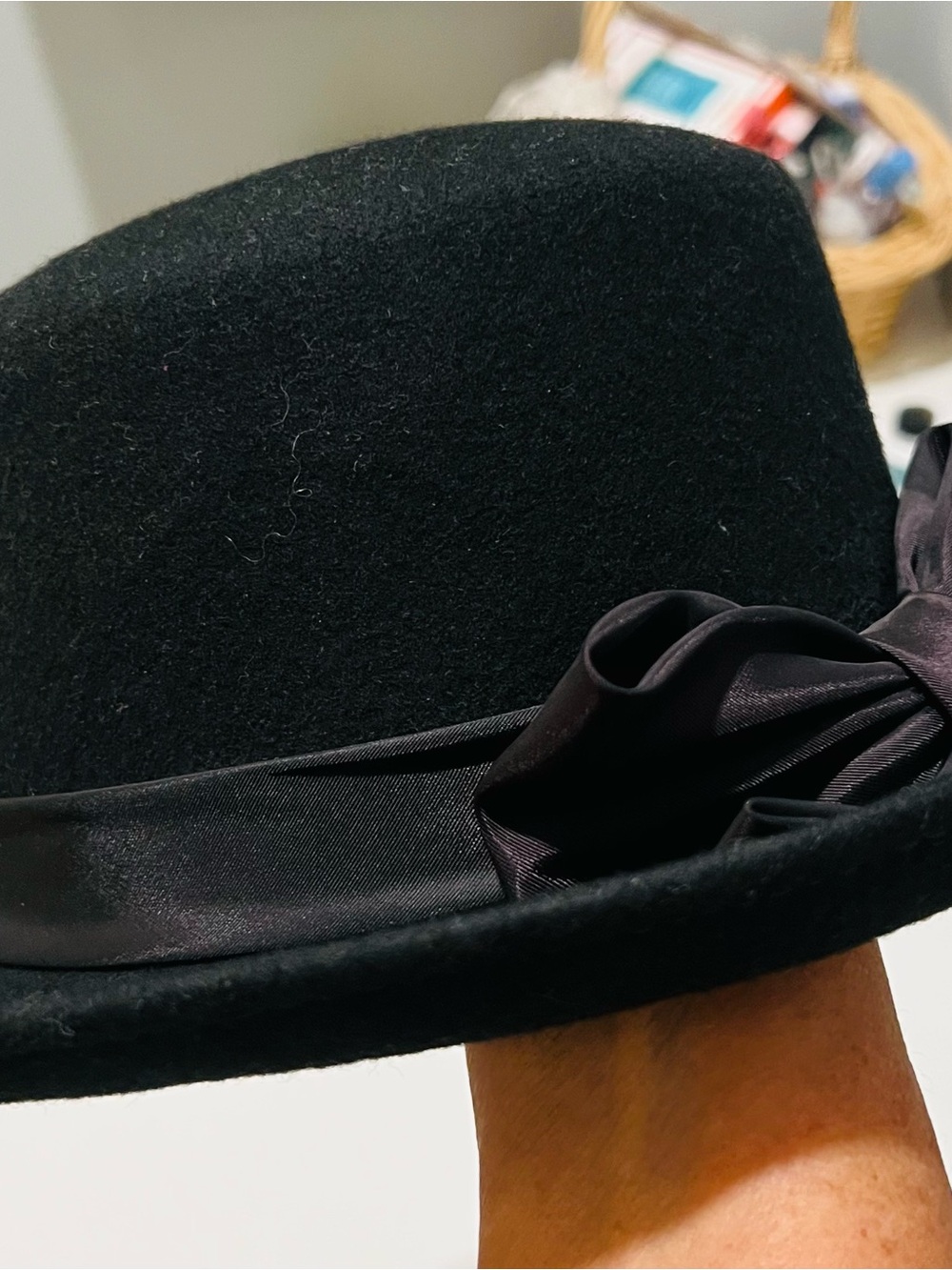 Women’s Black wool bowler hat with satin bow - Picture 2 of 4